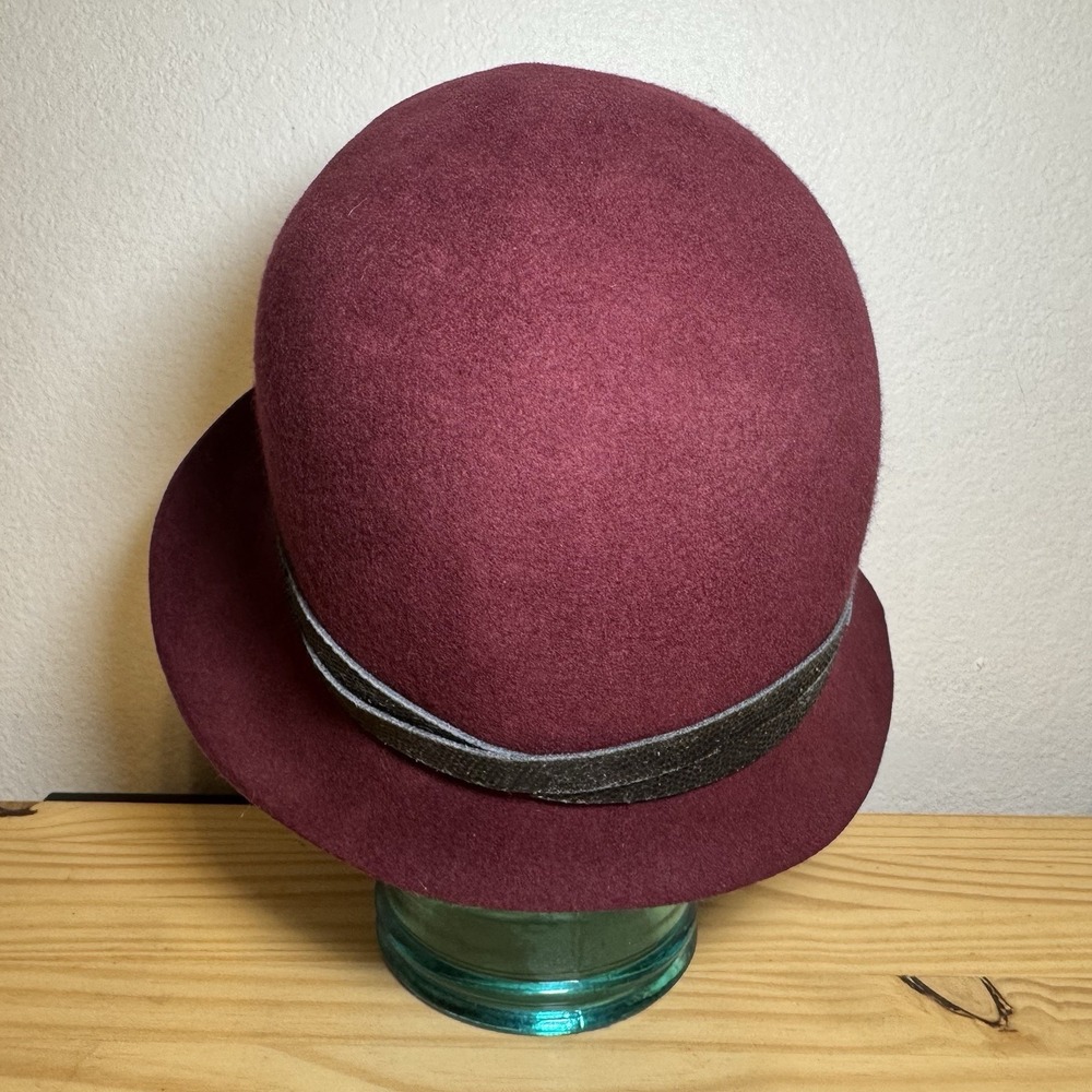 Goorin Bros Cloche Hat Womens Medium Burgundy Good Vintage Wool Felt Bell Buckle - Picture 3 of 5